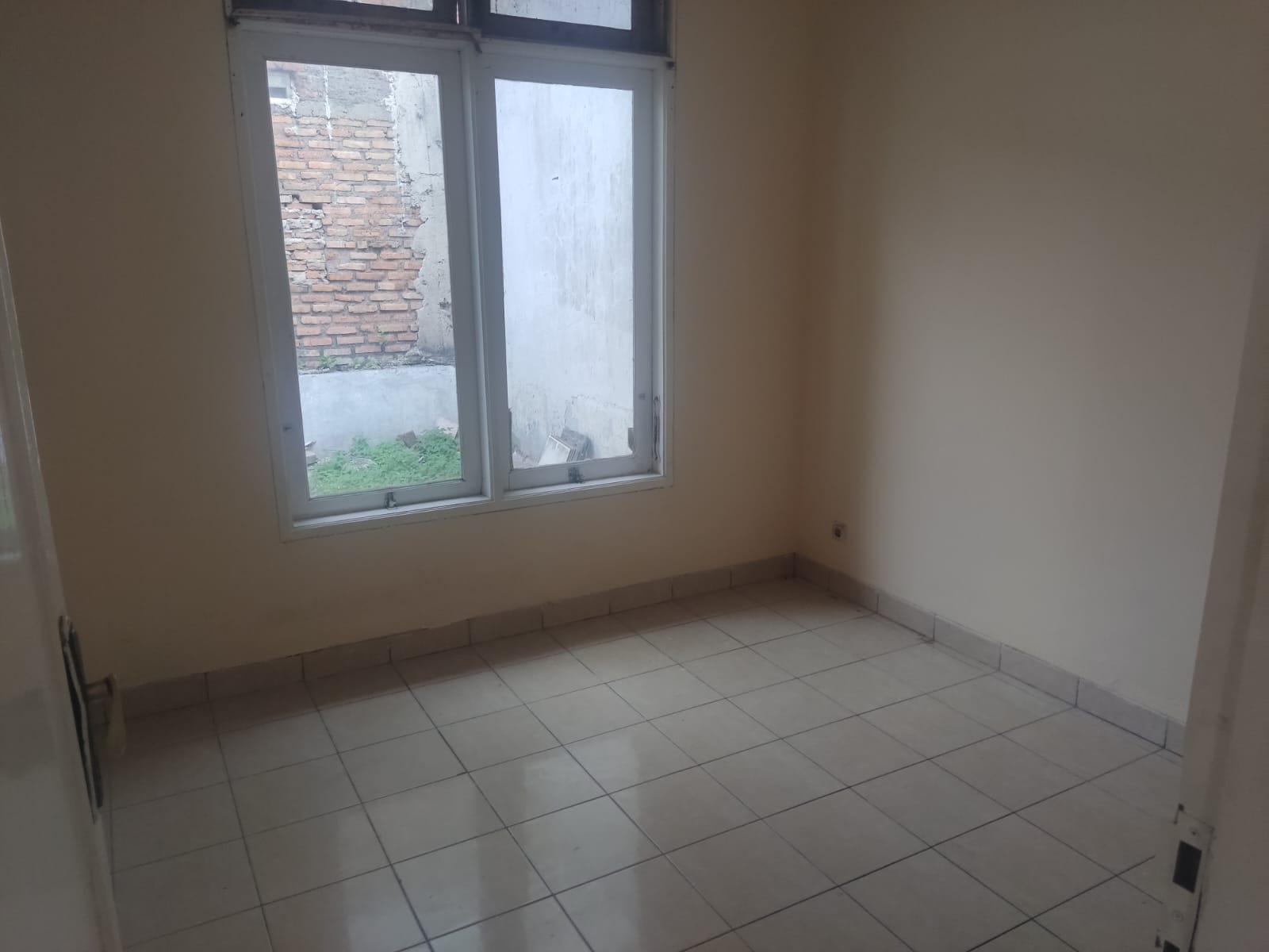 Rumah Disewakan di Jl Beruang Jababeka 